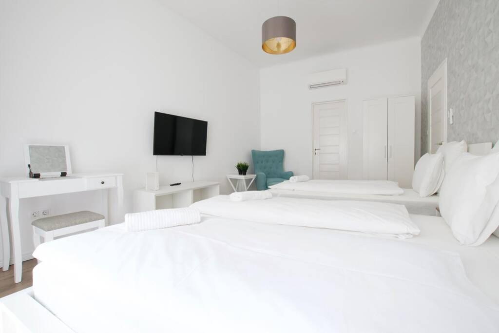 Premium Apartment By Hi5-Vaci Str. 3 Bedroom Budapeste Exterior foto